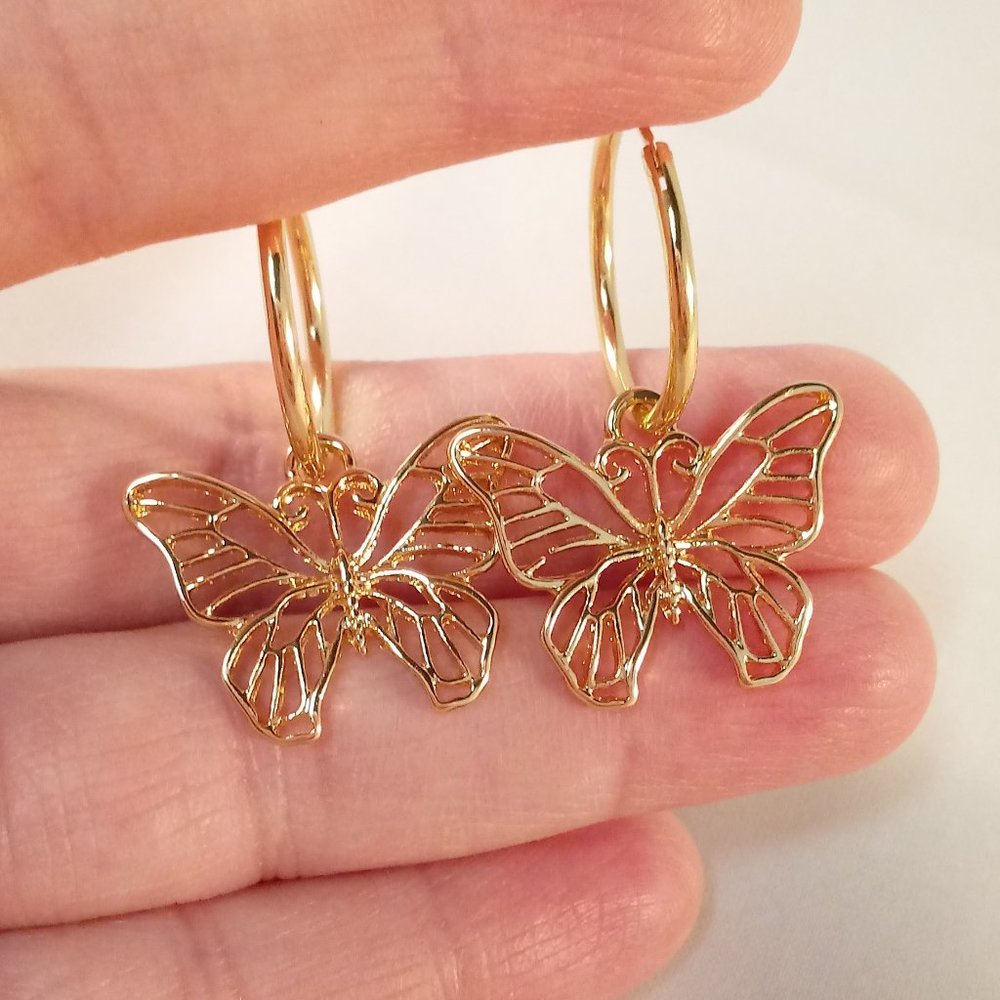 Yellow Gold Butterfly Carved Hoop Earrings - Picture 1 of 3
